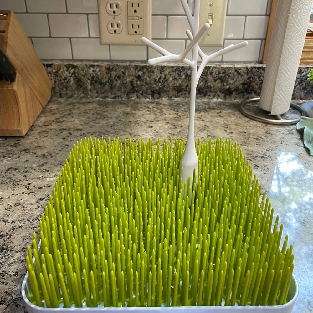 Boon grass with twig drying rack